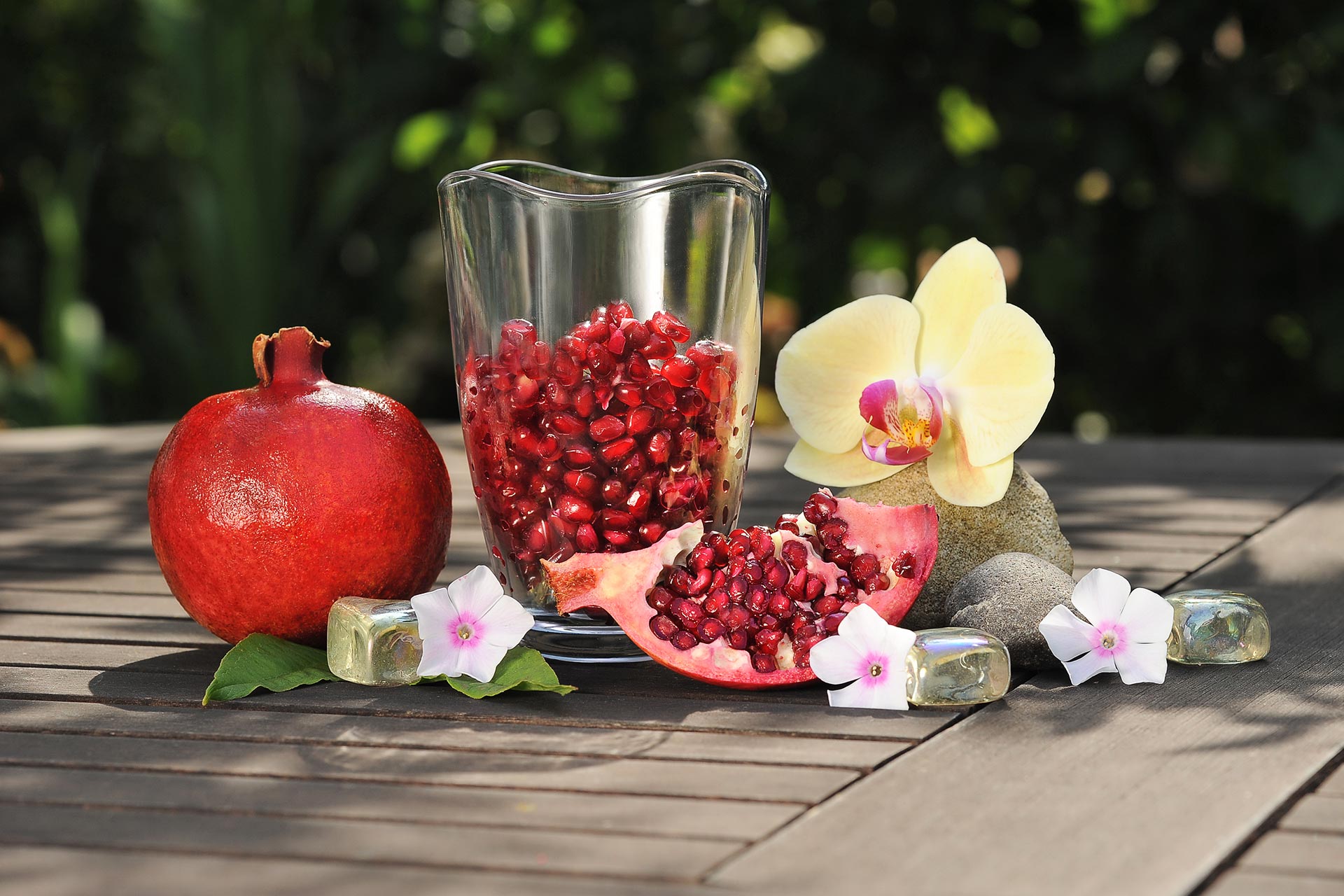 Institut Hauteffekt - Ihr kompetenter Ansprechpartner für individuelle Hautpflege in Nauen - Granatapfel, Blüten, Orchidee